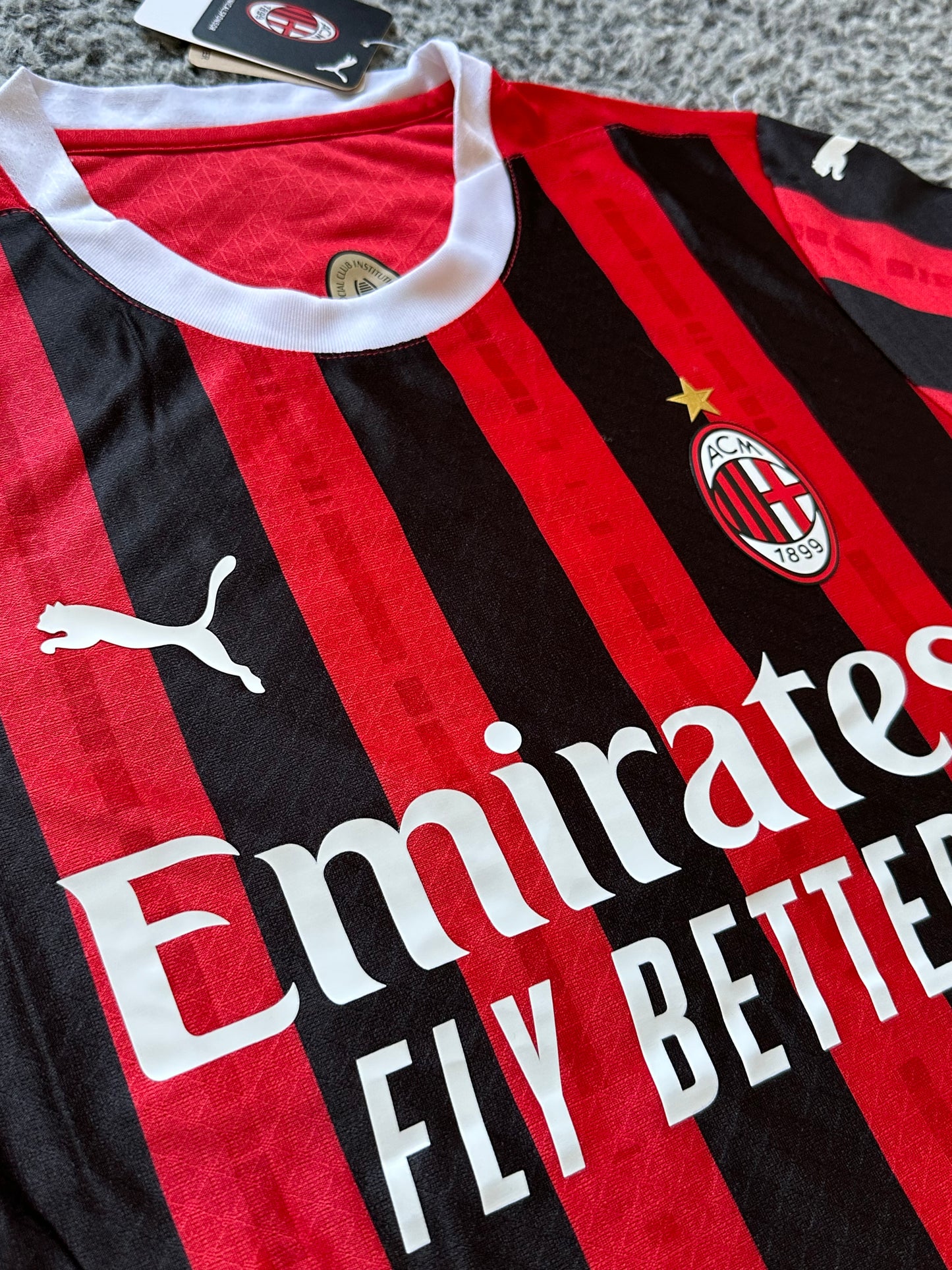 AC MILAN HOME 24/25 KIT